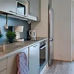 Cozy Two Bedroom Apartment, Near Saerkaenniemi And