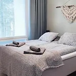 公寓 Cozy Two Bedroom Apartment, Near Saerkaenniemi And 坦佩雷