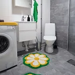 Cozy Two Bedroom Apartment, Near Saerkaenniemi And 公寓 坦佩雷